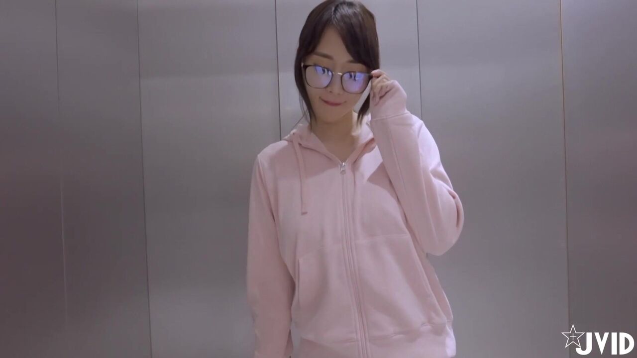 Fucking busty babe when she got stuck in elevator 