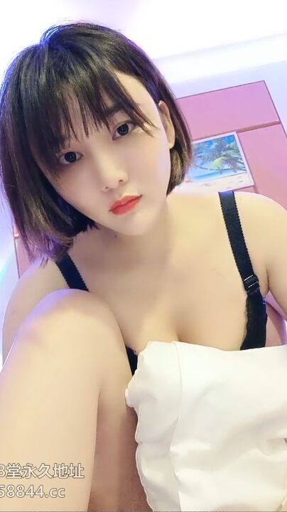 Busty woman riding dick and her breast is shaking 