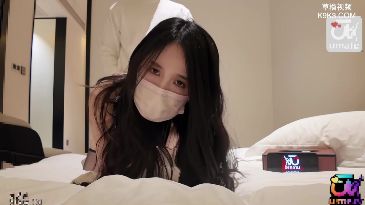 ⁣The female subordinate working overtime seduces her boss with her incredibly wet and lustful vagina. 