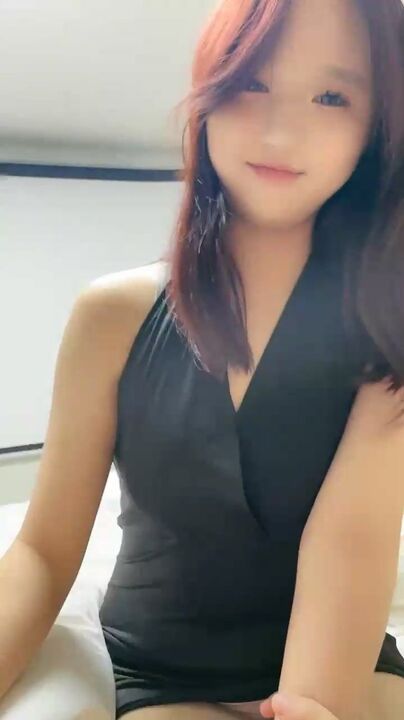 ⁣Having 3p sex with boyfriend and bestie 