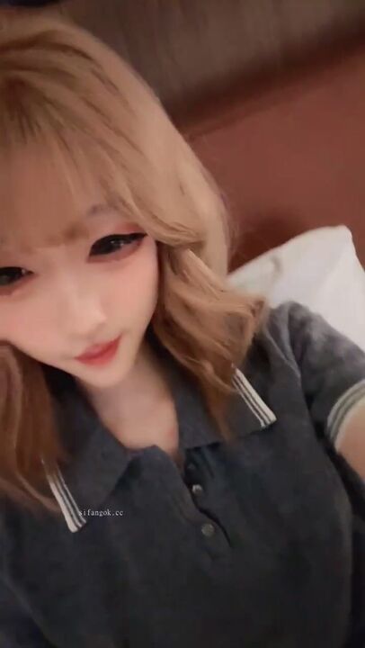 ⁣The blonde girl with a pink vagina was being penetrated by a penis without a condom while pressing her clitoris. 
