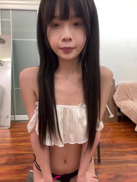 ⁣The innocent student kept trying to to*** her erogenous zones 