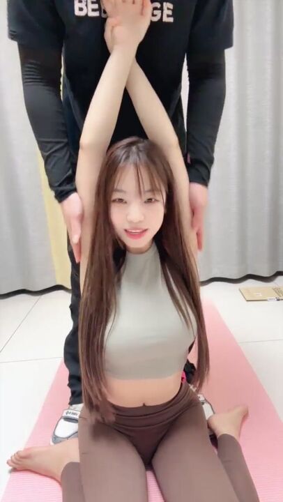 ⁣Was fo*** to swallow a penis and have sex right after finished stretching. 
