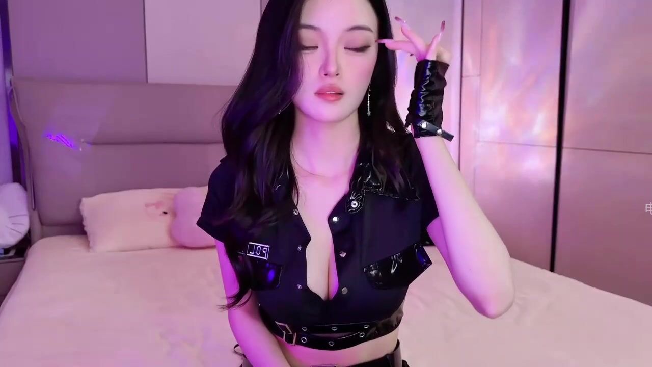 ⁣A beautiful, slutty woman with large breasts and her boyfriend engages in highly promiscuous role-playing 