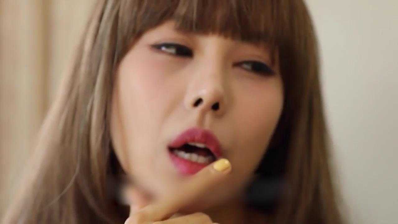 Two Sisters Sexy Pervert (2021) 