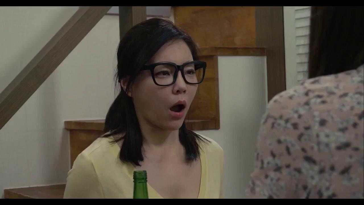 A Hot Roommate (2019) 